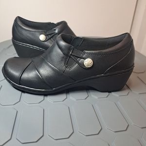 Clarks soft cushion shoes size 7.5